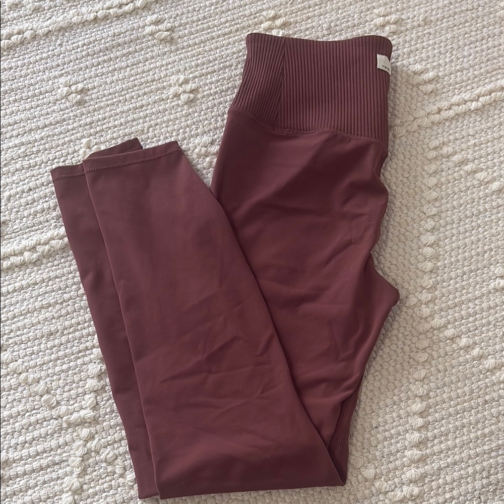 Vuori High-Waist Leggings in Deep Burgundy